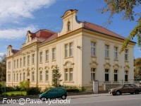 Slaný - Hlaváčkovo náměstí (Hospodářská a hospodyňská škola, býv. okresní sirotčinec...)
