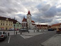Horažďovice - Mírové náměstí s kostelem sv. Petra a Pavla
