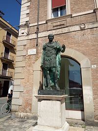 Rimini - socha Julia Césara