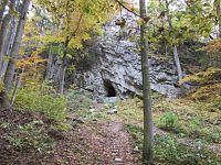 Štajgrova jeskyně leží u cesty ze Skalního mlýna k Punkevním jeskyním