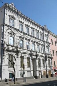 Zde se nacházel Jurkovičův mládenecký byt (Kounicova 12)