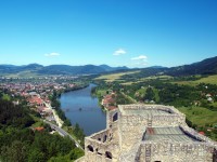 pohled z hradu na řeku Váh