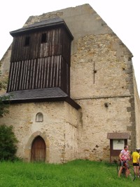 Zbytky klašterního kostela se zvonicí