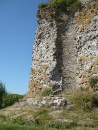 Čtyřmetrová šířka zdí hradní věže