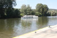 Výletní loď na řece Moravě u Napajedel