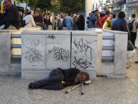 Dobrou noc... lidi se v Lisabonu s ničím moc netrápí...