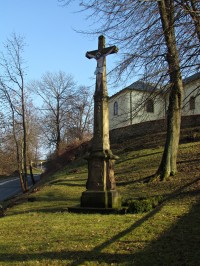 kříž pod kostelem