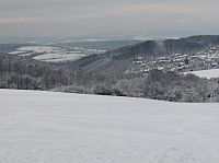 výhled na Jaroslavice, údolí Dřevnice a Mladcovské vrchy