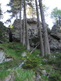 skalní hradba na jv temeni Žáráku