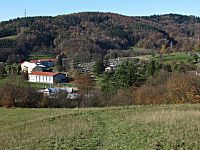 na obzoru vrchy Třeskunov a Vančice