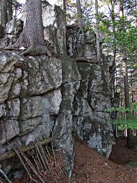 severní stěna skalní hradby