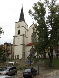 Šantovo náměstí s kostelem Povýšení sv.kříže