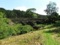 viadukt na konci údolí