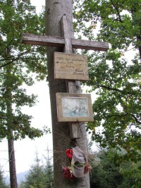 kříž na památku zabitého hajného