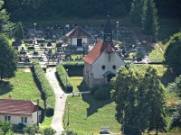salašský hřbitov a kostelík
