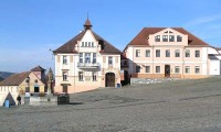 Městský úřad - vlevo dům zvaný Janotovský