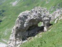 skalní útvar u cesty k vrcholu