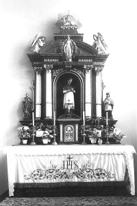 Historická fotografie - oltář v kapli