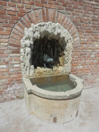 Horní fontána s havranem