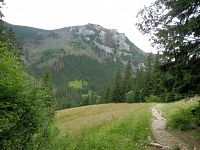 Návrat do Doliny Kościeliska - pohled na Suchy Wierch (1.428 m n. m.)