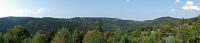 Panoramatický pohled z vyhlídky, od Josefova Dolu až po hráz stejnojmenné vodní nádrže