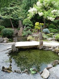 Další jezírko, vodní dílka charakterizují každou japonskou zahradu