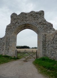 Hlavní brána - pohled z Monastery Hill 