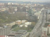 Pohled z věže na Olšanskou třídu