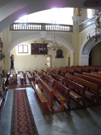 Vnitřek kostela (zleva)