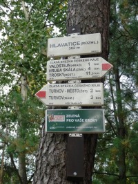 Turistický ukazatel u Hlavatice
