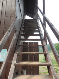 VM - dřevěné jednoramenné schodiště