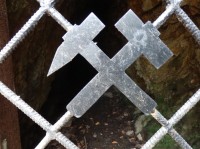 Detail mříže vchodu do štoly