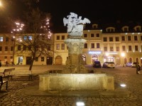 Hradec Králové – kašna a sousoší svatého Jana Nepomuckého na Malém náměstí