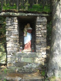  Kaplička s panenkou Marií