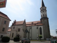 Kostel sv. Jakuba s přistavěnou knihovnou