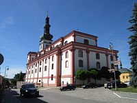Sezimovo náměstí - kostel Nanebevzetí Panny Marie