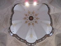 Horní klenba kostela s jazykem sv. Jana Nepomuckého