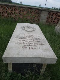 Pískovcová tumba pruského poručíka 2. gardového pěšího pluku