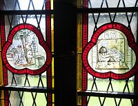 Ve vitráži napsali majitelé firmy Skloart své věnování kostelu