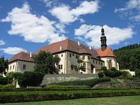 Františkánský klášter s kostelem Zvěstování Panny Marie a Čtrnácti sv. pomocníků