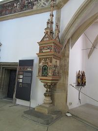 Interiér kostela - schránka na uchovávání hostií - kolem r.  1560
