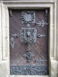 Původní dveře do Černé věže z roku 1558