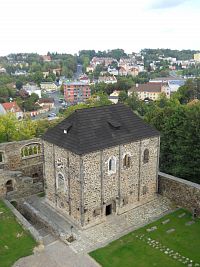 Pohled z Černé věže na kapli