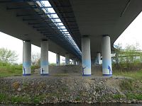Pod silničním mostem