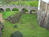 Kamenný most - vstup do zámku