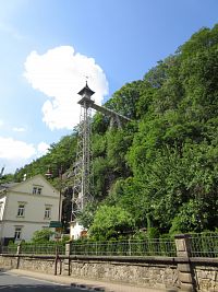 Bad Schandau – historický osobní výtah (historischer Personenaufzug) a minipivovar Braumanufaktur v části obce Schmilka