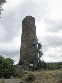 Podhradí - obnovená bývalá věž hradu
