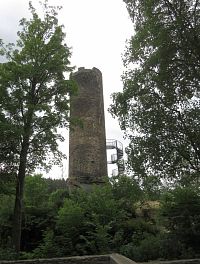 Pohled na hradní věž od pivovaru - r. 2019
