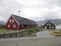 Island – Djůpivogur, nejstarší přístav východu, obrovská ptačí vejce Eggin í Gleðivík, maják Æðarstein a vodopád Folaldafoss