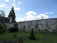 Klášter - zbytky cisterciáckého kláštera Pomuk (klášterní mlýn)